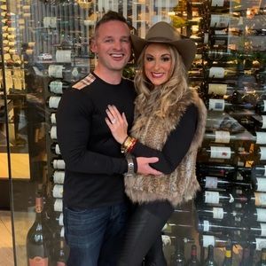 Meet your Posher, Casey